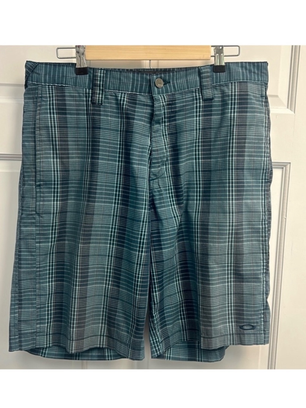 Oakley Men’s Plaid Shorts Logo Waist 34 Flat Front Pockets